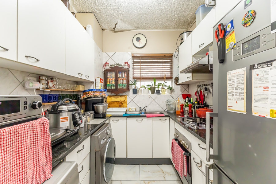 2 Bedroom Property for Sale in Sea Point Western Cape